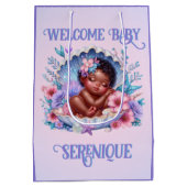 Schlafen Ethnic Baby Girl in Seashell Pastel Mittlere Geschenktüte (Rückseite)