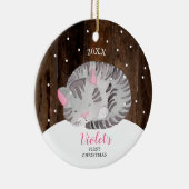 Schlafen Kitty Cat New Baby's First Christmas Date Keramik Ornament (Rechts)