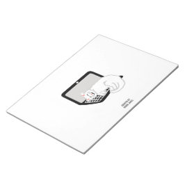 Schlafen mit weißer Katze auf Laptop-Notepad Notizblock