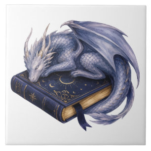 Schlafend auf Grimoire, Magischer Drache Fliese
