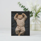 Schlafende Ginger-Kitty in Schlafanzug Postkarte (Stehend Vorderseite)
