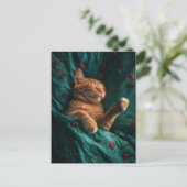 Schlafende Ingwerkitty unter der Decke Postkarte (Stehend Vorderseite)