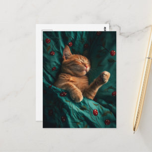 Schlafende Ingwerkitty unter der Decke Postkarte