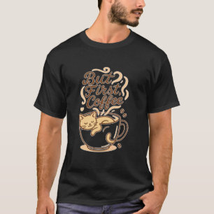 Schlafende Katze in Kaffeetasse T-Shirt