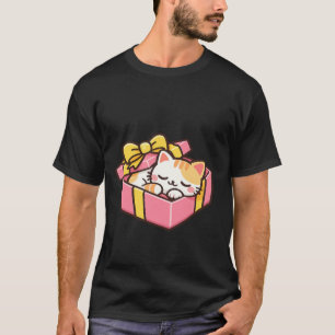 Schlafende Kawaii-Gingerkatze in rosa Geschenkbox  T-Shirt