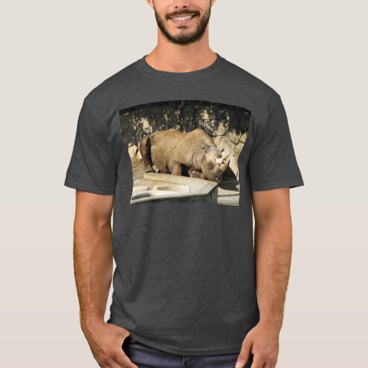 Schlafende Rhino T-Shirt (Vorderseite)