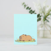 Schlafender Capybara ruht auf Sommerwiese Postkarte (Stehend Vorderseite)
