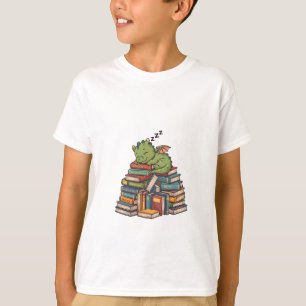 Schlafender Drache auf Büchern Kinder T-Shirt