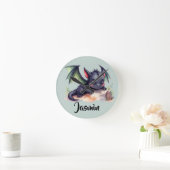 Schlafender Drache mit grünen Flügeln Runde Wanduhr (Zuhause)