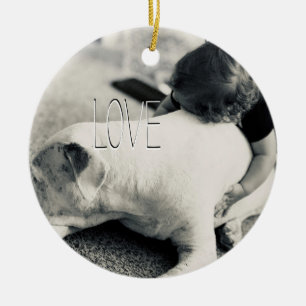 Schlafender Pitbull-Welpe und Babys kuscheln Keramik Ornament