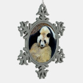 Schlafender Riesenpanda fiel auf einen Felsspuzzi Schneeflocken Zinn-Ornament (Links)