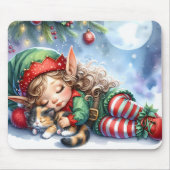 Schlafender Weihnachtself mit Calico-Kätzchen Mousepad (Vorne)