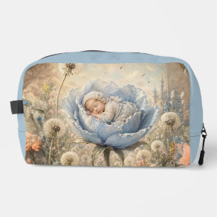 Schlafendes Baby in blauem Blumen-Baby Waschbeutel