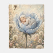 Schlafendes Baby in blauer Blume  Fleecedecke (Vorderseite)