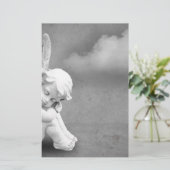 Schlafengel auf grauem Hintergrund, Engelkunst Briefpapier (Stehend Vorderseite)