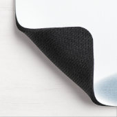 SchlafenPinguin, der über Fische mousepad träumt (Ecke)