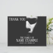 Schlafgesicht im Halbschatten (Stehend Vorderseite)