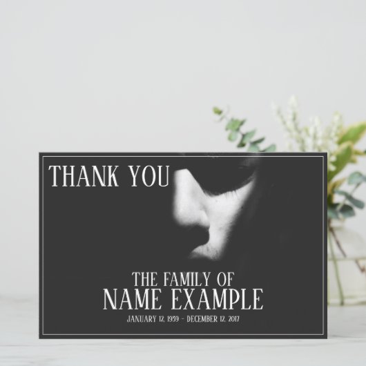 Schlafgesicht im Halbschatten (Stehend Vorderseite)