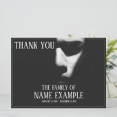 Schlafgesicht im Halbschatten (Stehend Vorderseite)