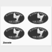 Schlafgesicht im Halbschatten Ovaler Aufkleber (Blatt)