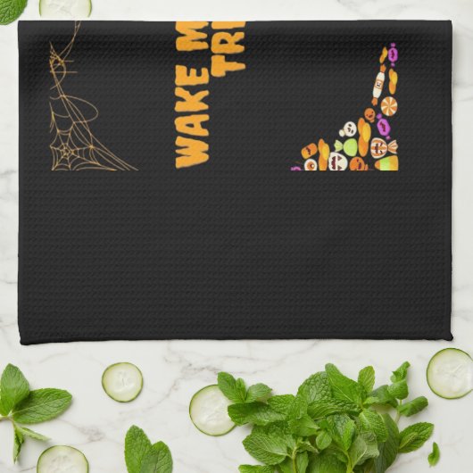 Schlafliches Tier für Halloween-Leckereien! Klassi Geschirrtuch (Gefaltet)