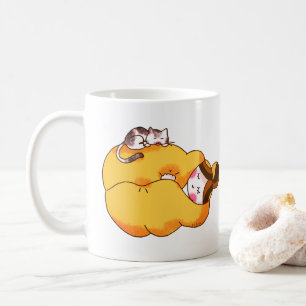 Schlafmädchen mit gemütlicher Katze Kaffeetasse