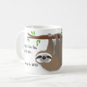 Schläfrige Brown-Trägheit, die an einem Baumast Kaffeetasse (Vorderseite Links)