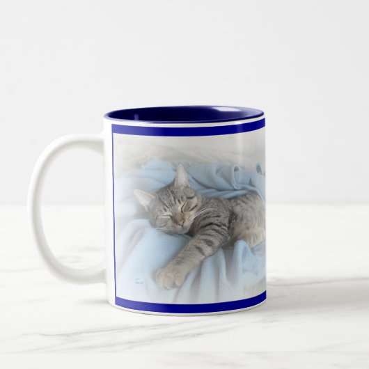 Schläfrige Miezekatze Zweifarbige Tasse (Links)