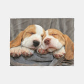 Schläfrige Welpen Fleecedecke (Vorderseite (Horizontal))