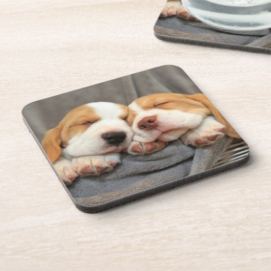 Schläfrige Welpen Getränkeuntersetzer (Linke Seite)