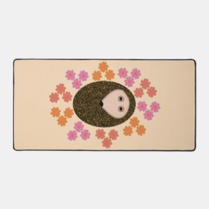 Schläfriger Igel und Blume Schreibtischunterlage
