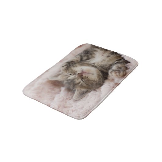 Schläfriges Kätzchen Badematte (Schrägansicht)