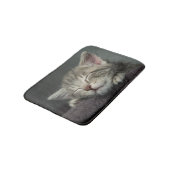 Schläfriges Kätzchen Badematte (Schrägansicht)