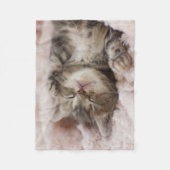 Schläfriges Kätzchen Fleecedecke (Vorderseite)