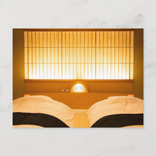 Schlafzimmer eines Hotels im japanischen Stil Postkarte