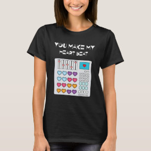 Schlagen Sie DJ Techno Rave Party Herzen Tag Glück T-Shirt