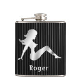 Schlamm-Klappen-Mädchen gezeichnet auf schwarzer Flachmann (Vorderseite)