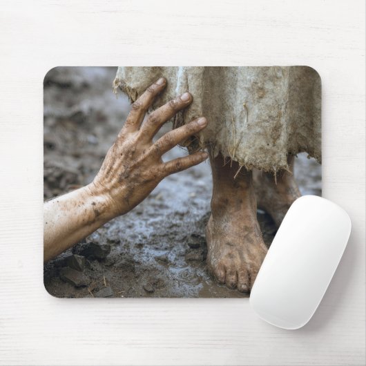 Schlammige Hand greift nach Jesus Mousepad (Mit Mouse)