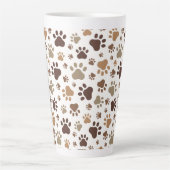 Schlammiger Pfotenabdruck Latte Tasse (Vorderseite)