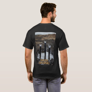 Schlammtauchen Männer schwarzes T-Shirt Rücken