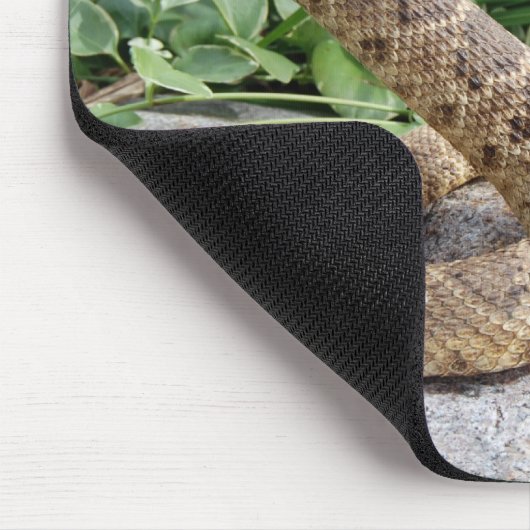 Schlange auf einem Felsen Mousepad (Ecke)