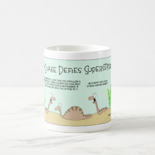 Schlange trotzt Superstition Kaffeetasse