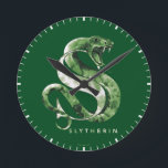Schlangen-Aquarell Harry Potters | SLYTHERIN™ Runde Wanduhr<br><div class="desc">Karo,  heraus,  das diese grüne Watercolor Slytherin Schlange in eine Sform neben einem Serifbuchstaben "S" kurvte.</div>
