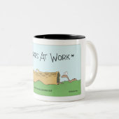 Schlangen bei der Arbeit Zweifarbige Tasse (VorderseiteRechts)