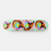 Schlangenangriff Psychedelische surreale Kunst Skateboard (Horizontal)