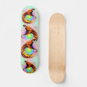 Schlangenangriff Psychedelische surreale Kunst Skateboard (Vorderseite)