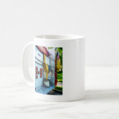 Schlauch in Eimer auf Feuerzug Kaffeetasse (Vorderseite Links)