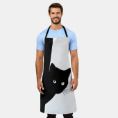 Schlaues schwarzes Kätzchen Schürze (Getragen)