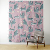 Schlechte graue Katzen klopfen über das Muster Wandteppich (Beispiel)