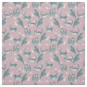 Schlechte graue Tabbattacke klopfen über Stoff (Muster)